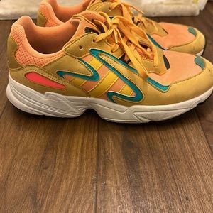 CLOSET CLEAR OUT $15
Adidas neon orange Torrison size 7